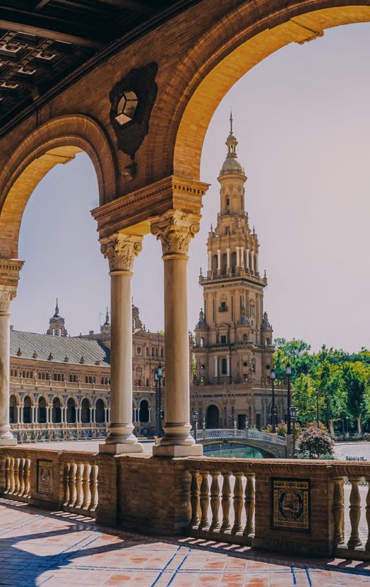 Plaza de España de Sevilla vista desde sus arcos