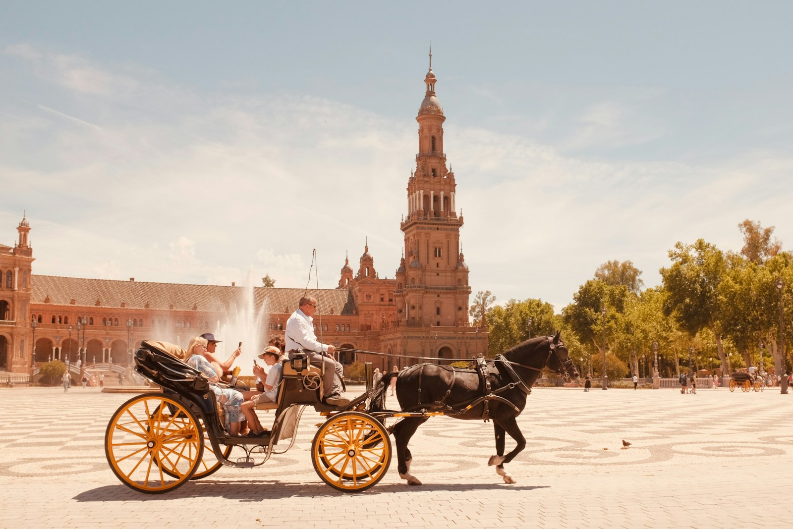 Coche de caballos en la Plaza de España